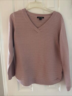 Hilary Radley V-Neck Sweater in Blush Pink Size Medium